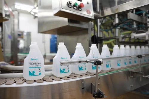 隆力奇供應75%酒精消毒液與洗手液，辦公防護用品一應俱全